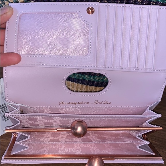 📌 Ted Baker London JOSIEY Scripted Bobble Purse - Picture 3 of 7